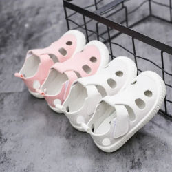 Medias sandalias para bebés, zapatos de playa para primavera y verano 2024 para niños pequeños, sandalias medianas para niños, sandalias huecas transpirables para niñas suaves