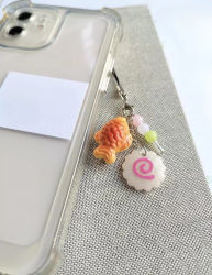 Comida callejera japonesa kawaii: Taiyaki, Narutomaki (pastel de pescado), llavero con cordón para teléfono, colgante para teléfono con comida asiática, colgante para teléfono con forma de pescado.