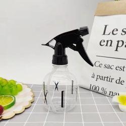 Botella pulverizadora de 250ML, contenedor de pulverización ajustable para plantas de cabello y herramientas de estilismo de limpieza del hogar, accesorios de salón de barbería