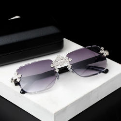 2025 gafas de sol cuadradas sin montura a la moda para mujer, montura de Metal con diamantes cruzados, gafas de lujo con lentes cortados UV400, gafas de sol