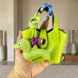 Mini bolso de cuero PU para funda de AirPods/bálsamo labial/monedas con pequeño perro salchicha como decoración-bolsa de cuero funcional y decorativa-regalo