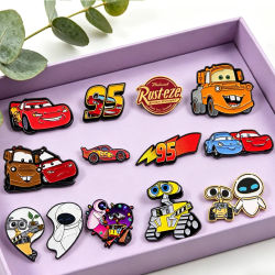 Pin de esmalte de dibujos animados de coche y robot, broche para solapa, insignia para mochila, accesorios de ropa, joyería de moda, regalos para amigos