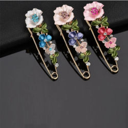 Broche de flores elegante para mujer, alfileres con diamantes de imitación, planta esmaltada, Pin para solapa, insignia, cárdigan, bufanda, vestido, ropa, regalos de joyería