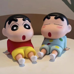 Figuras de crayón Shin-Chan, soporte para teléfono, adornos de escritorio de Anime Kawaii, dibujos animados para ver televisión, soporte para teléfono, decoraciones bonitas para muñecas
