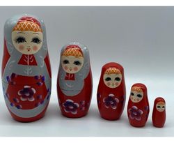 Wooden Russian Nesting Dolls 5pcs in red & silver