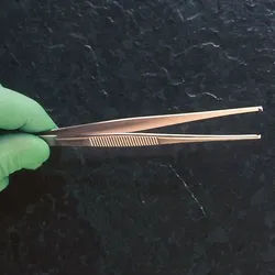 SERVOPRAX Chirurgische Pinzette Standard mit 1x2 Zähnen in OP Qualität 13,0 cm 1 Stück