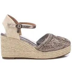 Xti für Damen. 14397403-PLOMO Sandalen 143974 silber (36), Stoff, 8 bis 10 cm, Schnalle, Lässig