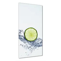 Wallario Duschrückwand Limettenscheibe in spritzigem Wasser, (1-tlg) blau 70 cm x 200 cm
