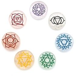 Bergkristall Edelsteine 'Chakra' graviert/bemalt Set7