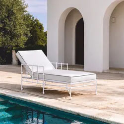 Casa Padrino Luxus Gartenliege mit Armlehnen Weiß 190 cm - Hotel & Garten Möbel