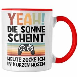 Trendation Tasse Trendation - Gamer Tasse Geschenk Jungen Zocker Mitbringsel Männer Zocken Gaming Geschenkideen PC Kinder Zubehör Spruch Lustig Zocken In Kurzen Hosen rot