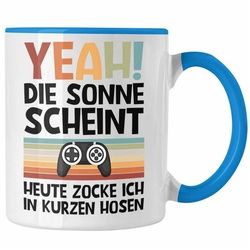 Trendation Tasse Trendation - Gamer Tasse Geschenk Jungen Zocker Mitbringsel Männer Zocken Gaming Geschenkideen PC Kinder Zubehör Spruch Lustig Zocken In Kurzen Hosen blau