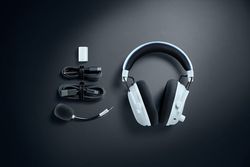 Razer BlackShark V3 Pro Headset Kabel & Trådlös Huvudband Spela USB Type-A Bluetooth Vit