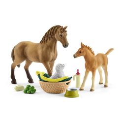 schleich® HORSE CLUB Saras Fölskötselset med hästar och valp 42432