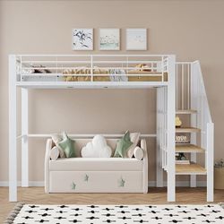Højdeseng 140x200 cm stabil metalramme med rummelig opbevaring under sengen og trappen, perfekt til børn og voksne, pladsbesparende opbevaringsseng