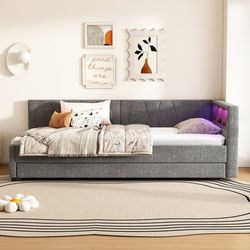 Daybed 90x200 cm med udtræksseng, LED-belysning, USB-C opladning, opbevaringshylde, hørstof, grå – uden madras