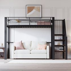Højdeseng 90x200 cm stabilt metalstel med stor opbevaring under sengen og trappen, ideel til børn og voksne, pladsbesparende opbevaring