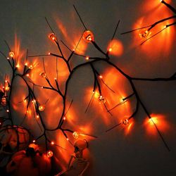 OBOSOE Halloween String Lights 180cm – Willow Branch Branch med 54 LED'er – 18 græskar og 36 orange lys, batteridrevet