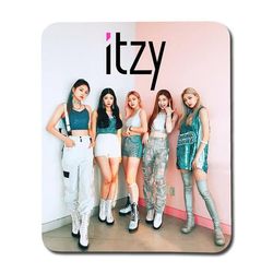 Musmatta: K-pop ITZY, halkfri gummibas, livfull och unik design, perfekt för hemmet eller kontoret