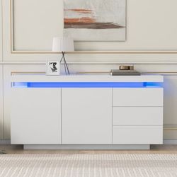 Moderne højglans skænk med LED-belysning – Hvid til stuen – 2 låger, 3 skuffer, uden greb – 140x35x72,5 cm