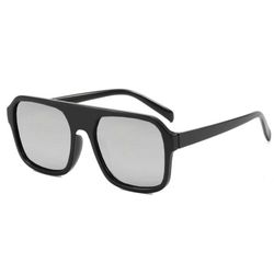 Moderne Pilot Aviator-solbriller med svarte speilglass