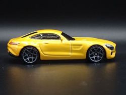 VN Leksaker Bilar Cars metall 1:64 Mercedes AMG GT S Gul 3992