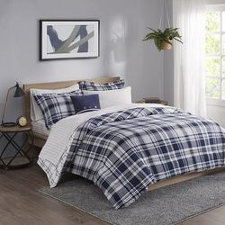 Madison Park Essentials Full Reversible Complete Bedding Set in Navy - Olliix MPE10-874