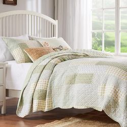 Juniper Quilt Set by Barefoot Bungalow in Sage (Size TWIN)