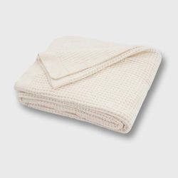 Shiny Waffle Chenille Knit Throw by Evergrace Home in White (Size 60" X 50")