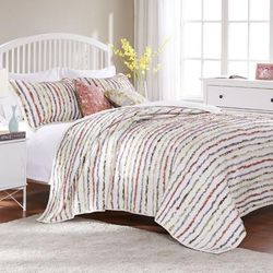 Bella Ruffle Quilt And Decorative Pillow Set by Greenland Home Fashions in Multi (Size TWINXL 4PC)