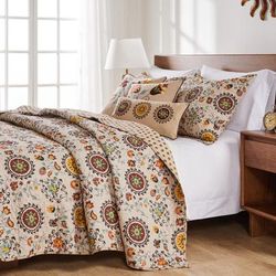 Andorra Quilt And Decorative Pillow Set by Greenland Home Fashions in Multi (Size KG/CK 5PC)
