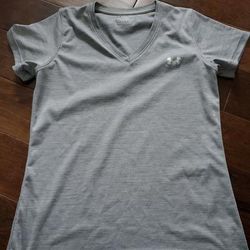 Under Armour Tops | Gray Heat Gear Under Armor Shirt Size Large Women's | Color: Gray | Size: L