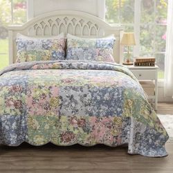 Emma Traditional Patchwork Quilt And Pillow Sham Set by Greenland Home Fashions in Gray (Size 3PC KING/CK)