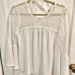 Lilly Pulitzer Tops | Lilly Pulitzer Bell Sleeve Top | Color: White | Size: 4