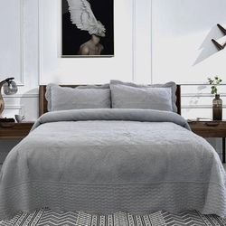 Embroidered Oversized Scalloped Edge Quilt Set by Homestyles in Grey (Size FL/QUE)