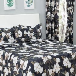 Magnolia Comforter Set by Ellis Curtains in Black (Size QUEEN)