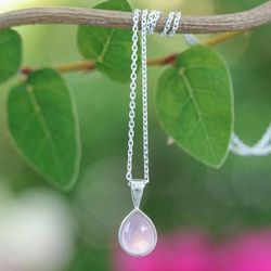 'High-Polished Drop-Shaped Rose Quartz Pendant Necklace'