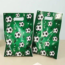 Sac cadeau de style football vert, sac à bonbons avec football, fournitures d'emballage, sac cadeau pour fête de vacances sur le thème du football, 10 pièces