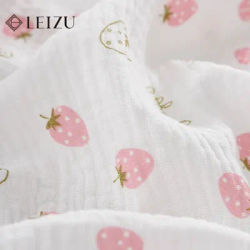 Tissu crêpe Double couche 100% coton imprimé fraise, 0.5/1/2 Yard, gaze douce, bricolage, couture de couvertures pour bébé, pyjamas, literie