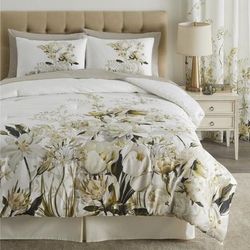 Odette Comforter Set by BrylaneHome in Blossom (Size QUEEN)