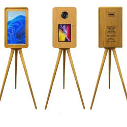 New Style Wooden Tripod Touch Magic Mirror Photo Booth 18.5 Inch Screen with IPAD Panel Flight Case