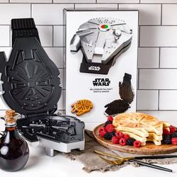 Star Wars Deluxe Millennium Falcon Waffle Maker by UNCANNY BRANDS in Silver (Size OS)