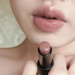 Low Saturation Lipstick Multi-Purpose Stick Natural Makeup Holding Mirror Lipstick Watery Feeling Moisturizing Versatile