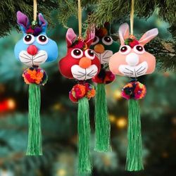'4 Bunny-Themed Cotton Ornaments with Pom-Poms and Tassels'