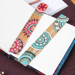'Mandala-Inspired 2-Piece Pink and Green Wood Bookmark Set'