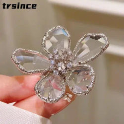 Women Glass Flower Crystal Brooch Pin Exquisite Gift Badges Elegant Lady Exquistie Floral Clothing Coat Pin Jewelry Gift