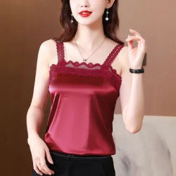 Un nouveau haut en dentelle à bretelles pour femmes, tendance estivale, avec un design unique à l'intérieur et un dos sexy et élégant à l'extérieur.