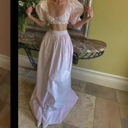 Tenue Romantique à la Française pour Femme – Nouveau Modèle : Haut Court à Col Carré et Manches Bouffantes avec Taille Découverte, Longueur Haute L90G