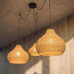 Lampada a sospensione da esterno Lucande Taniola, 3 luci, beige, rattan, IP44 Taniola Lucande, dimmerabile, Legno chiaro, Legno, Campagna / Rustiche