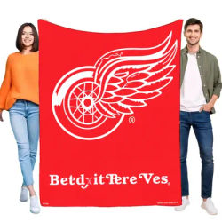 Detroit Red Wings Fleece Blanket with Logo – Soft and Warm Throw for Couch and Bed – Perfect Gift for Hockey Fans – Lightweight
